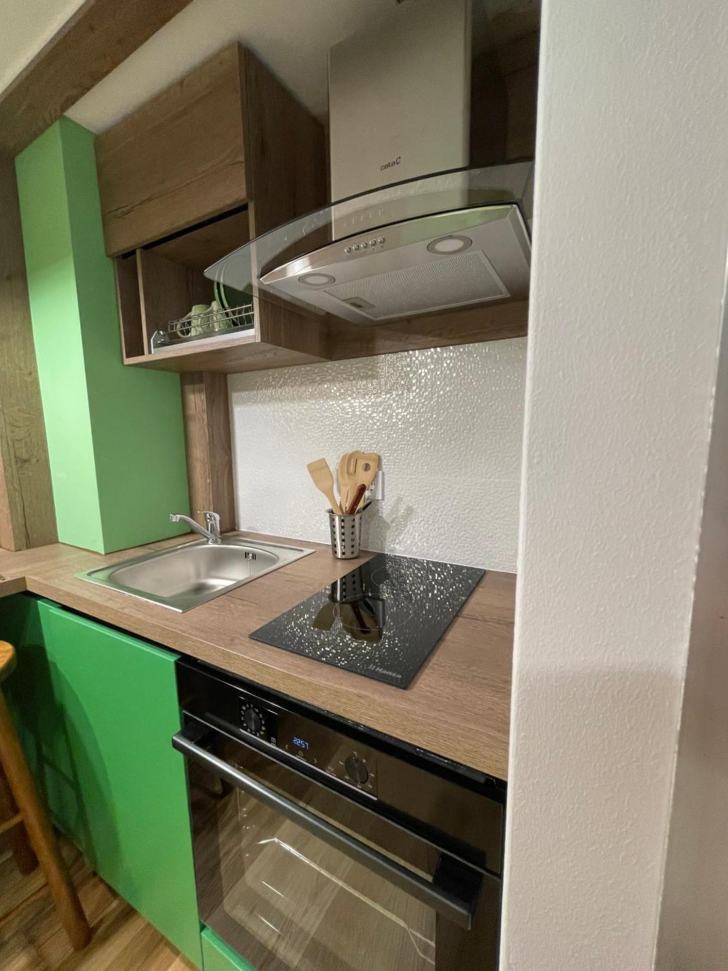 Central Apartment With 2 Bedrooms And 2 Bathrooms オラデア エクステリア 写真