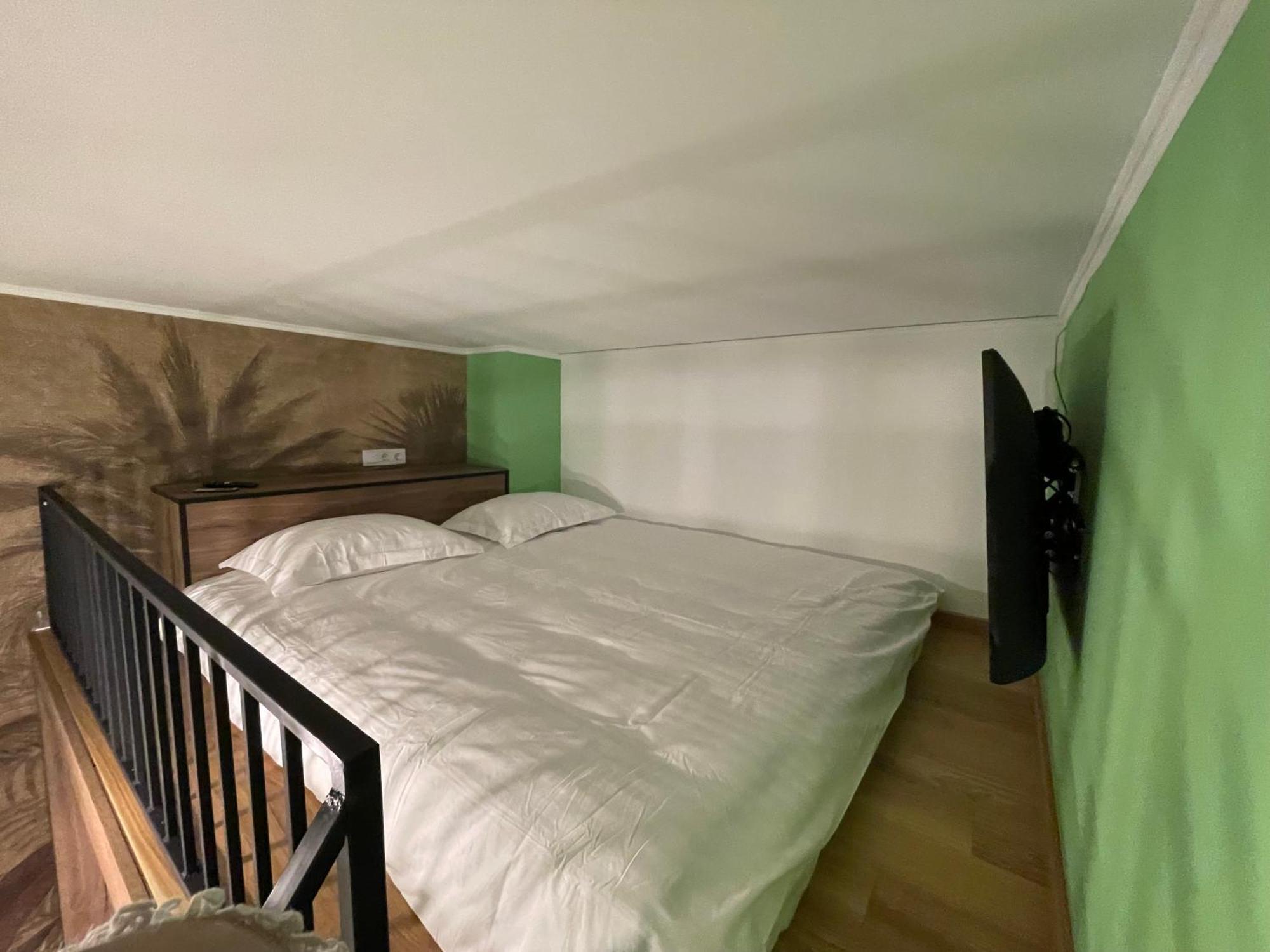 Central Apartment With 2 Bedrooms And 2 Bathrooms オラデア エクステリア 写真
