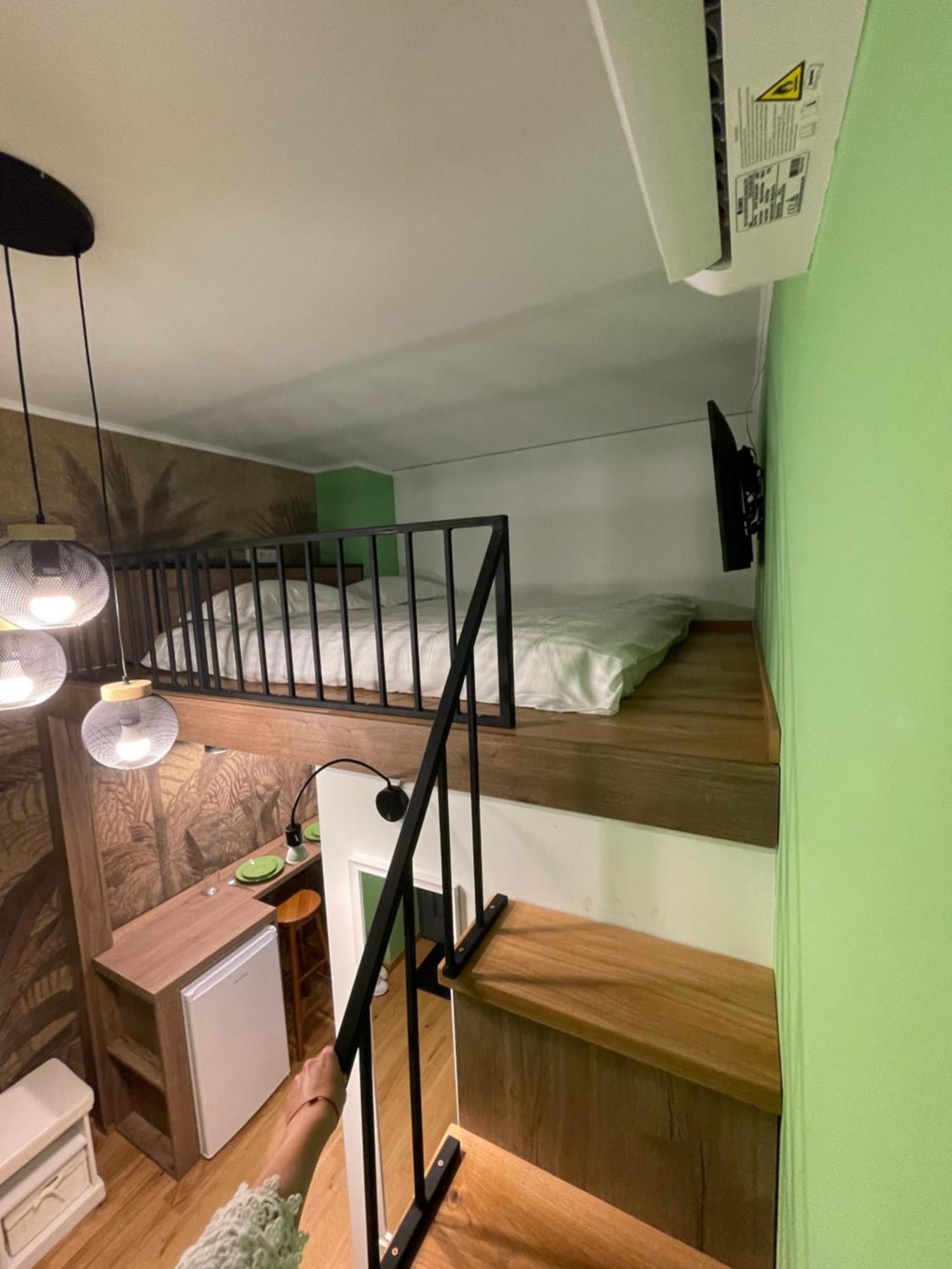 Central Apartment With 2 Bedrooms And 2 Bathrooms オラデア エクステリア 写真