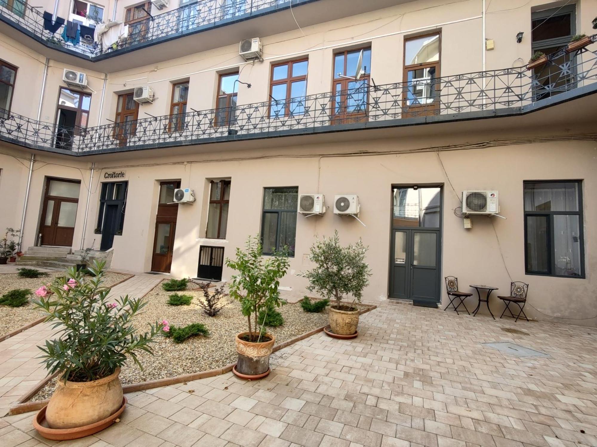 Central Apartment With 2 Bedrooms And 2 Bathrooms オラデア エクステリア 写真